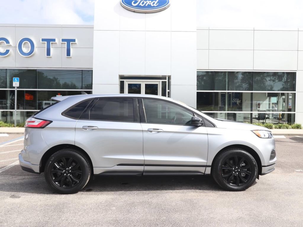 Certified 2023 Ford Edge SE w/ Black Appearance Package image 6