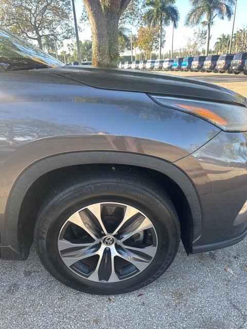 Used 2021 Toyota Highlander XLE image 5