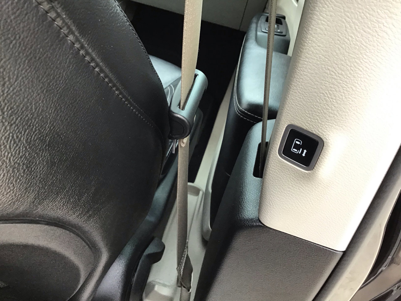 Used 2022 Chrysler Pacifica Touring-L image 49