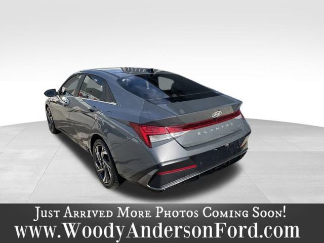 Used 2024 Hyundai Elantra Limited image 3