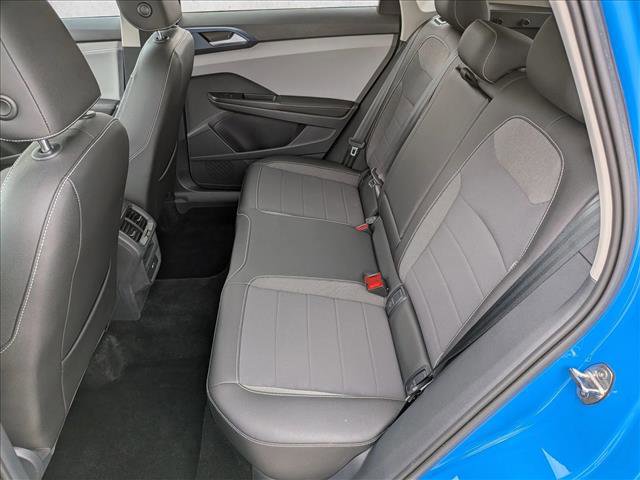 Used 2024 Volkswagen Taos SE w/ Panoramic Sunroof Package FWD image 21