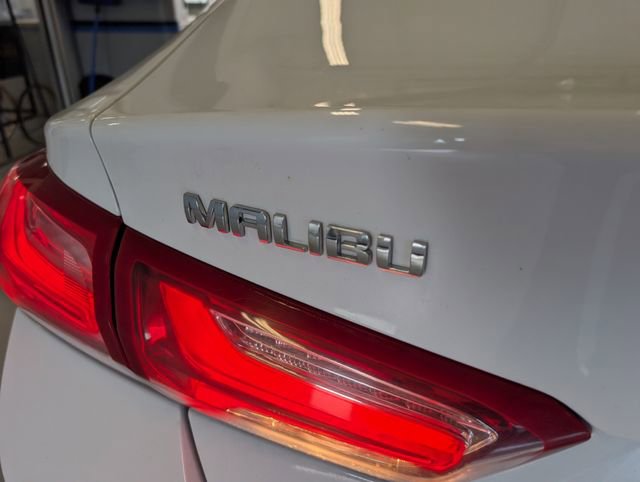Used 2022 Chevrolet Malibu LT FWD image 32