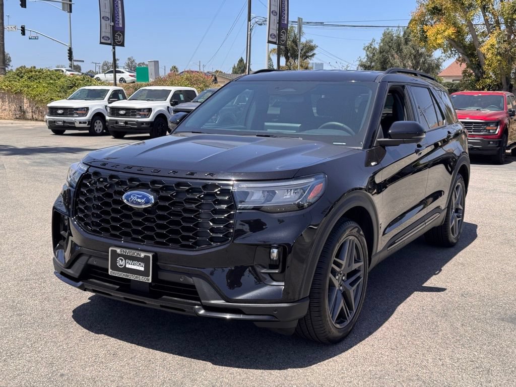 Certified 2025 Ford Explorer ST-Line w/ Premium Package RWD image 7