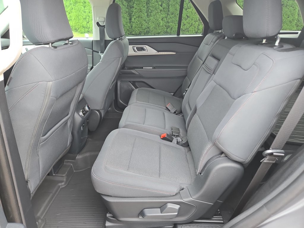 Certified 2025 Ford Explorer Active AWD/4WD image 17