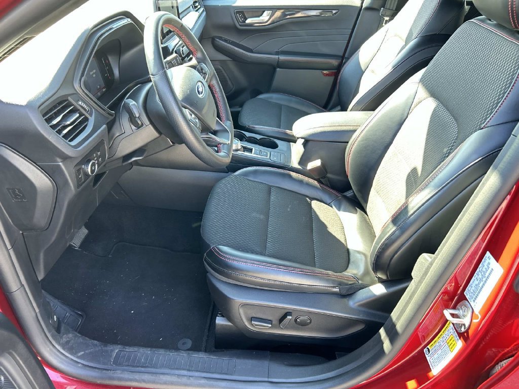 Certified 2025 Ford Escape ST-Line Select AWD/4WD image 13