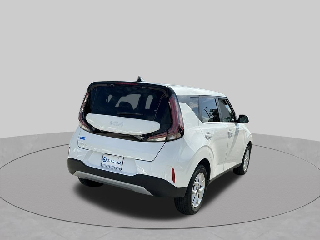 Used 2025 Kia Soul LX w/ LX Technology Package FWD image 11