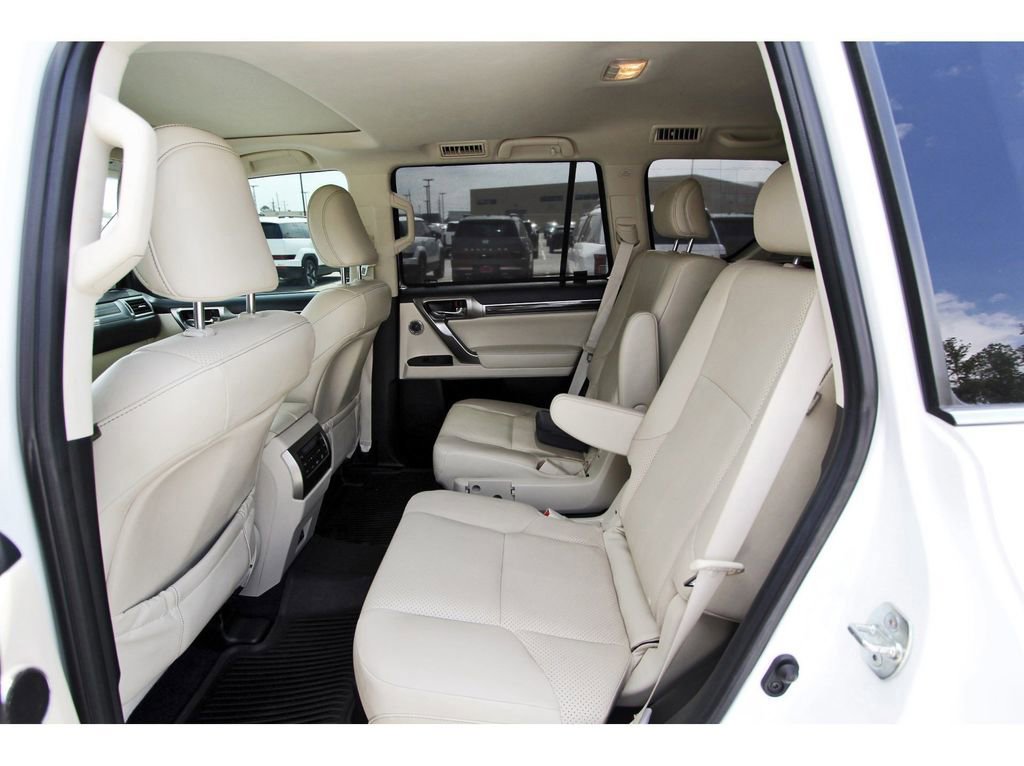 Used 2023 Lexus GX 460 Luxury w/ Sport Design Package image 10