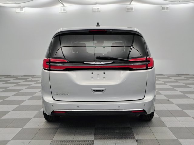 Used 2024 Chrysler Pacifica Touring-L FWD image 8