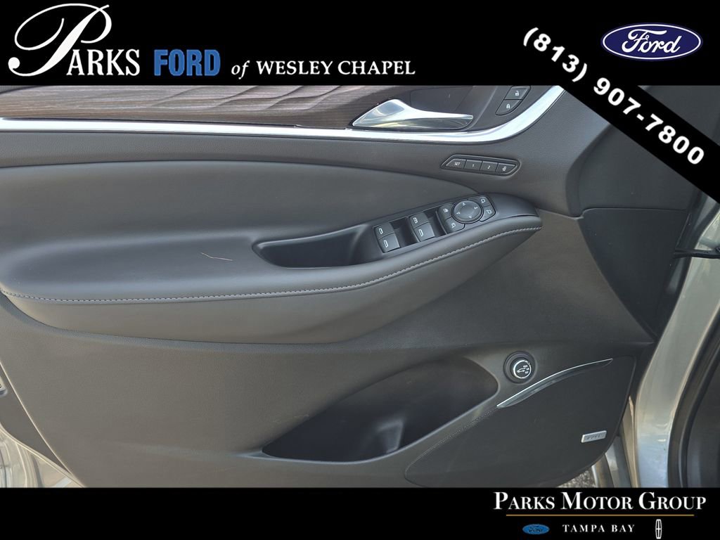 Used 2023 Buick Enclave Avenir w/ Avenir Technology Package AWD/4WD image 17
