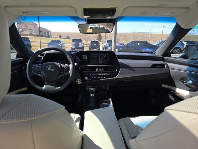 Used 2022 Lexus ES 350 w/ Premium Package image 14