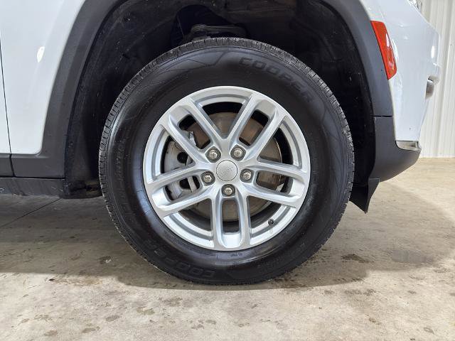 Used 2021 Jeep Grand Cherokee L Laredo w/ Luxury Tech Group I image 28