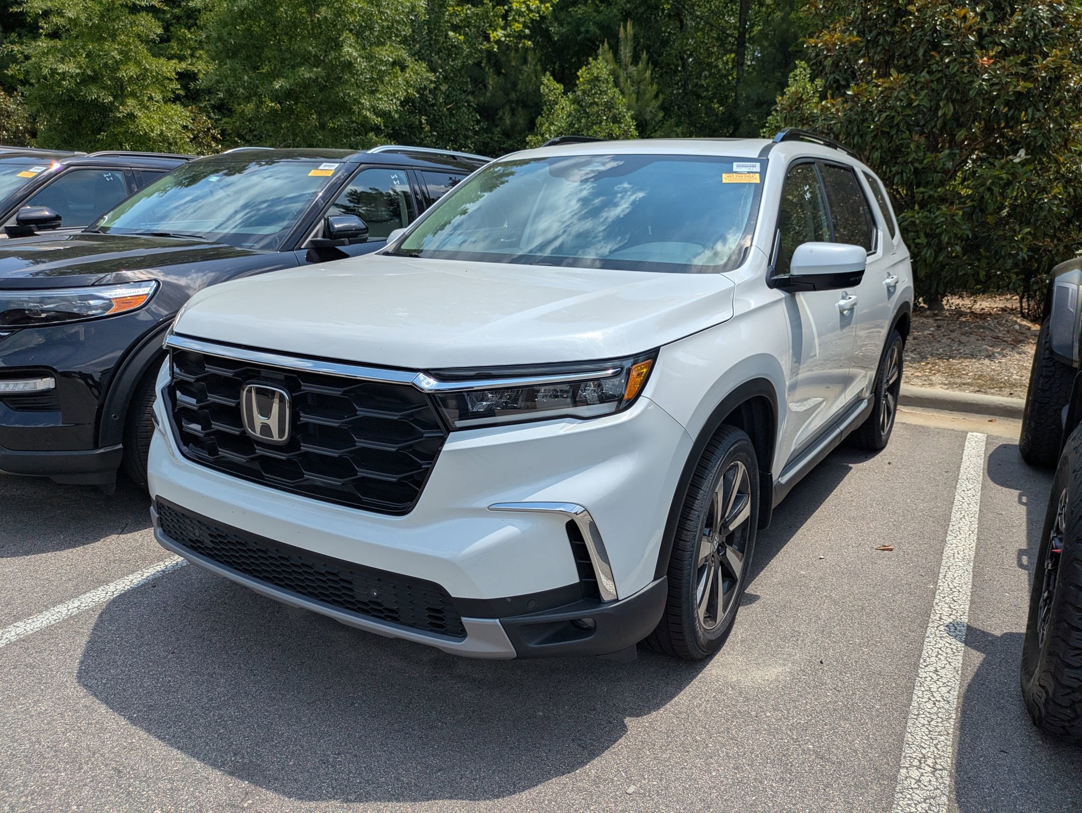 Used 2024 Honda Pilot Touring image 3