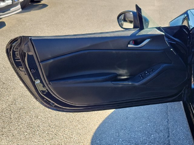 Used 2022 MAZDA MX-5 Miata Sport RWD image 9