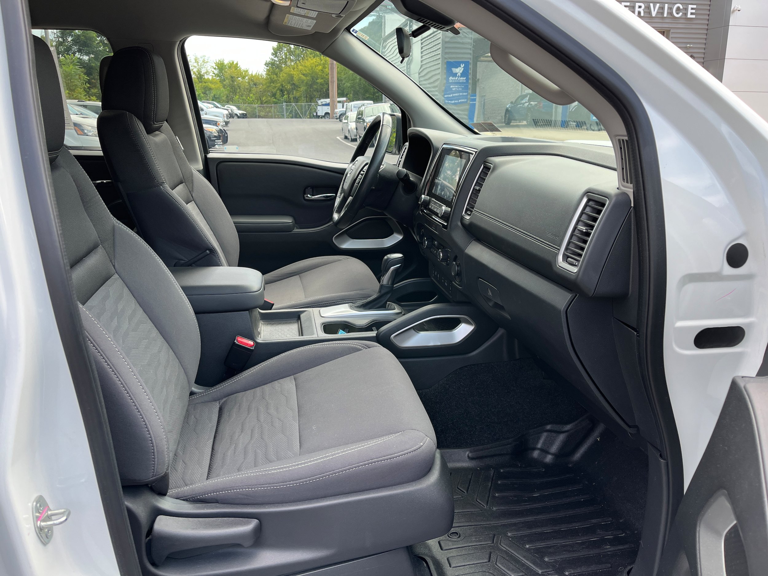 Used 2022 Nissan Frontier SV AWD/4WD image 5