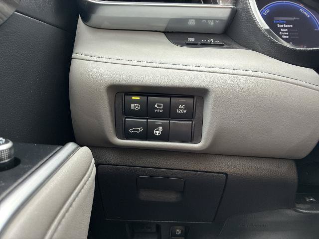 Used 2024 Toyota Highlander Platinum AWD/4WD image 32