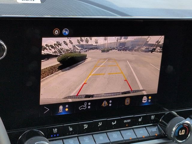 Used 2025 Chevrolet Colorado Z71 w/ Midnight Edition AWD/4WD image 19