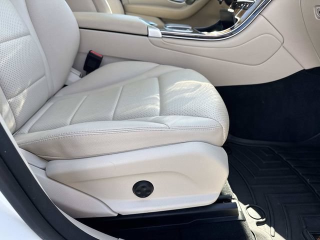 Used 2022 Mercedes-Benz GLC 300 image 11