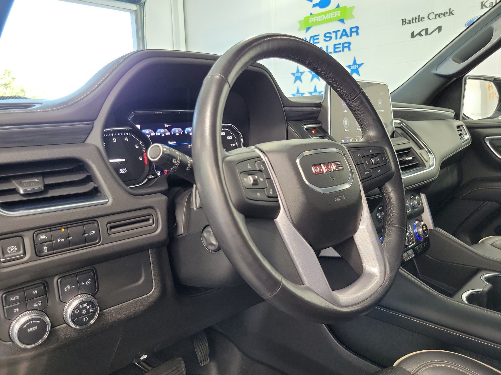 Used 2021 GMC Yukon SLT w/ Rear Media and Nav Package AWD/4WD image 10