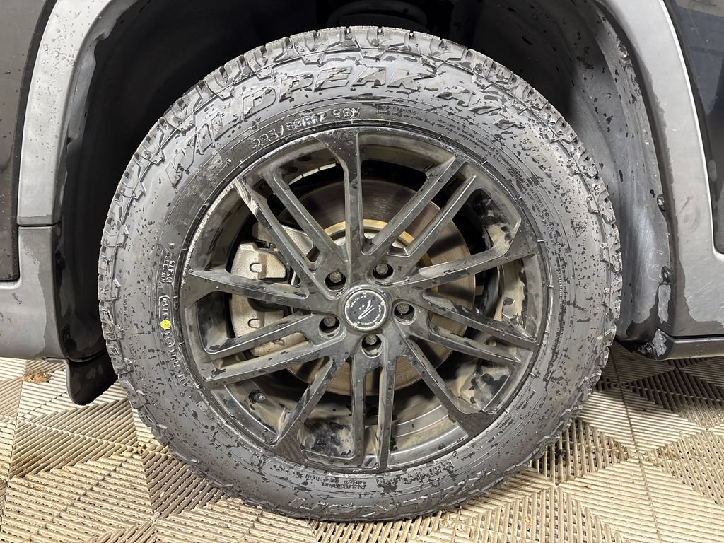 Used 2021 Jeep Cherokee Latitude FWD image 14