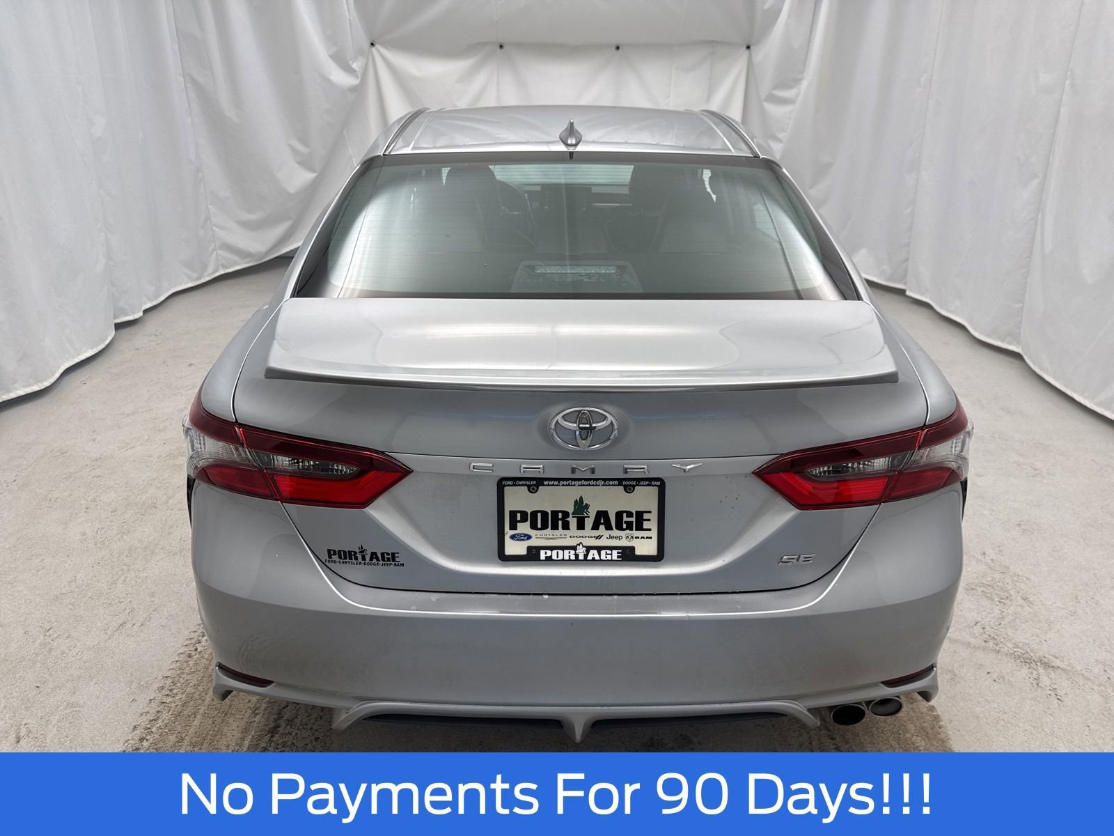 Used 2023 Toyota Camry SE image 3