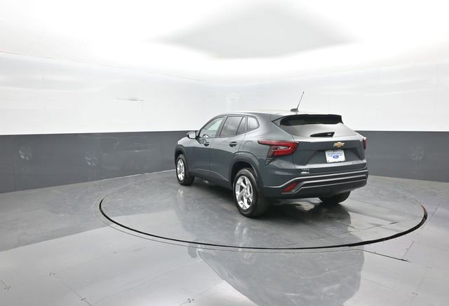 Used 2025 Chevrolet Trax LS w/ LS Convenience Package image 5