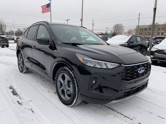 Certified 2023 Ford Escape ST-Line Select w/ Tech Pack #2 image 3