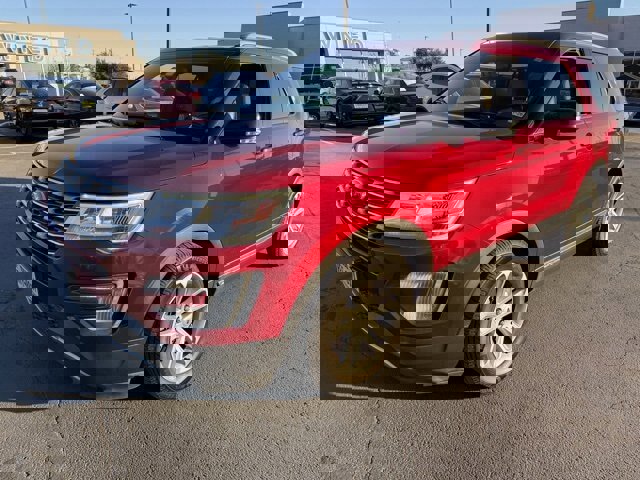 Certified 2017 Ford Explorer XLT w/ Equipment Group 201A image 7