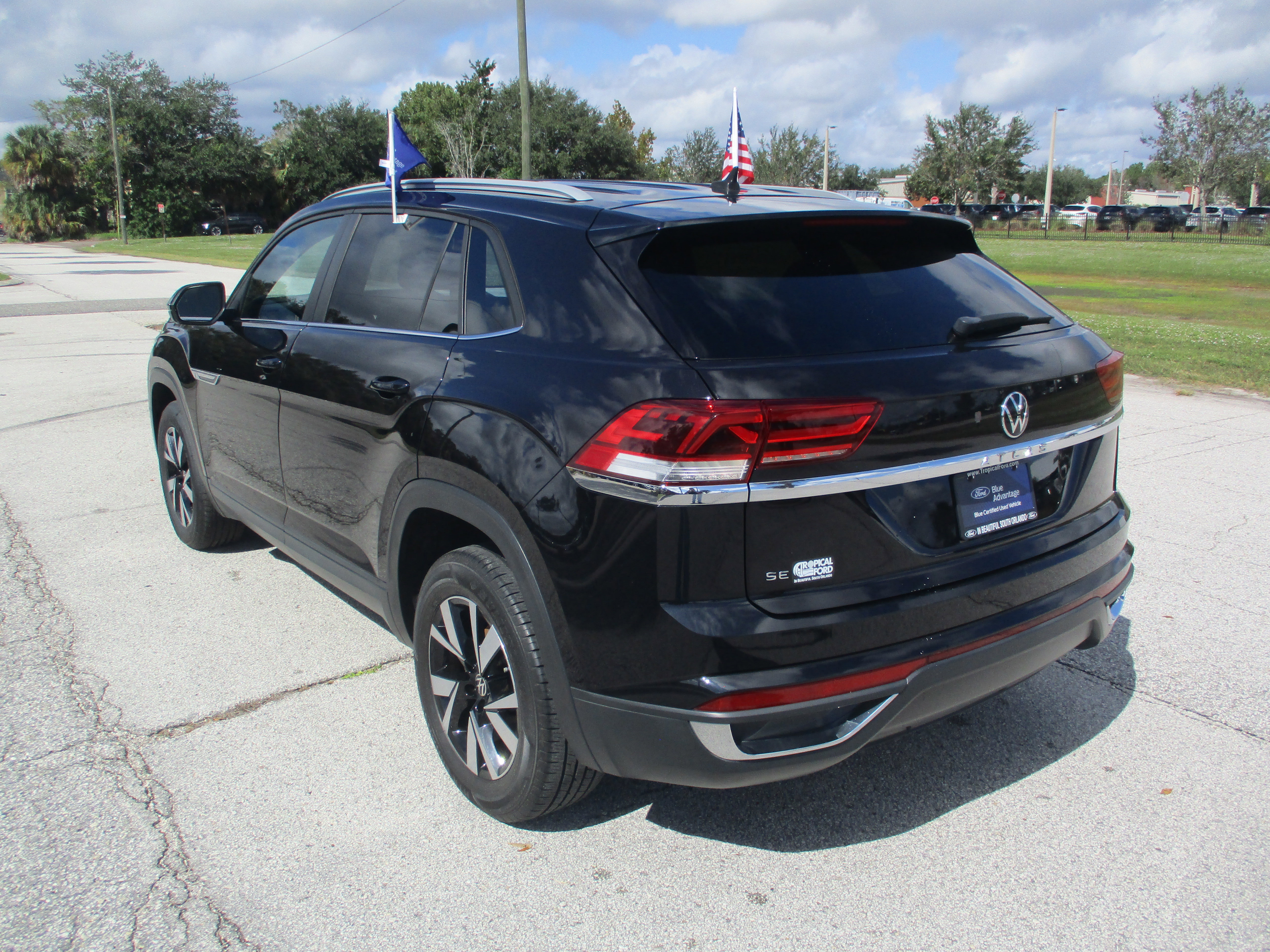 Used 2020 Volkswagen Atlas Cross Sport SE image 3