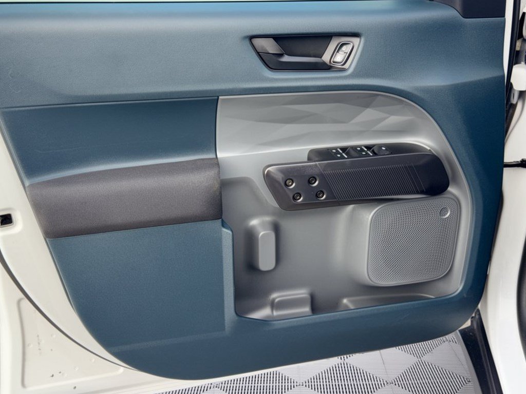 Certified 2025 Ford Maverick XL FWD image 14