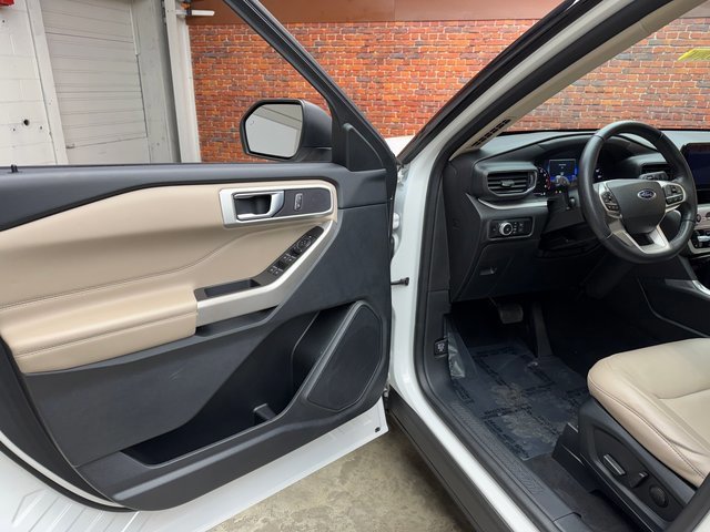 Certified 2022 Ford Explorer XLT w/ Equipment Group 202A image 10