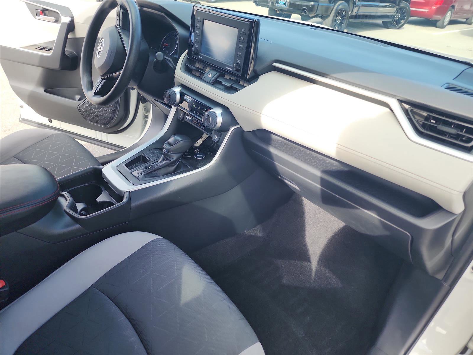 Used 2021 Toyota RAV4 XLE image 30