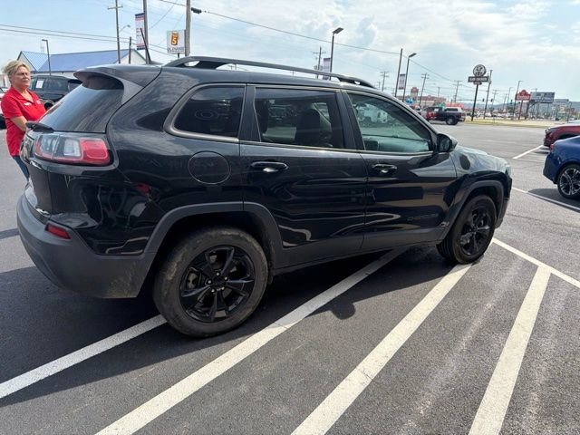 Used 2020 Jeep Cherokee Latitude Plus AWD/4WD image 2