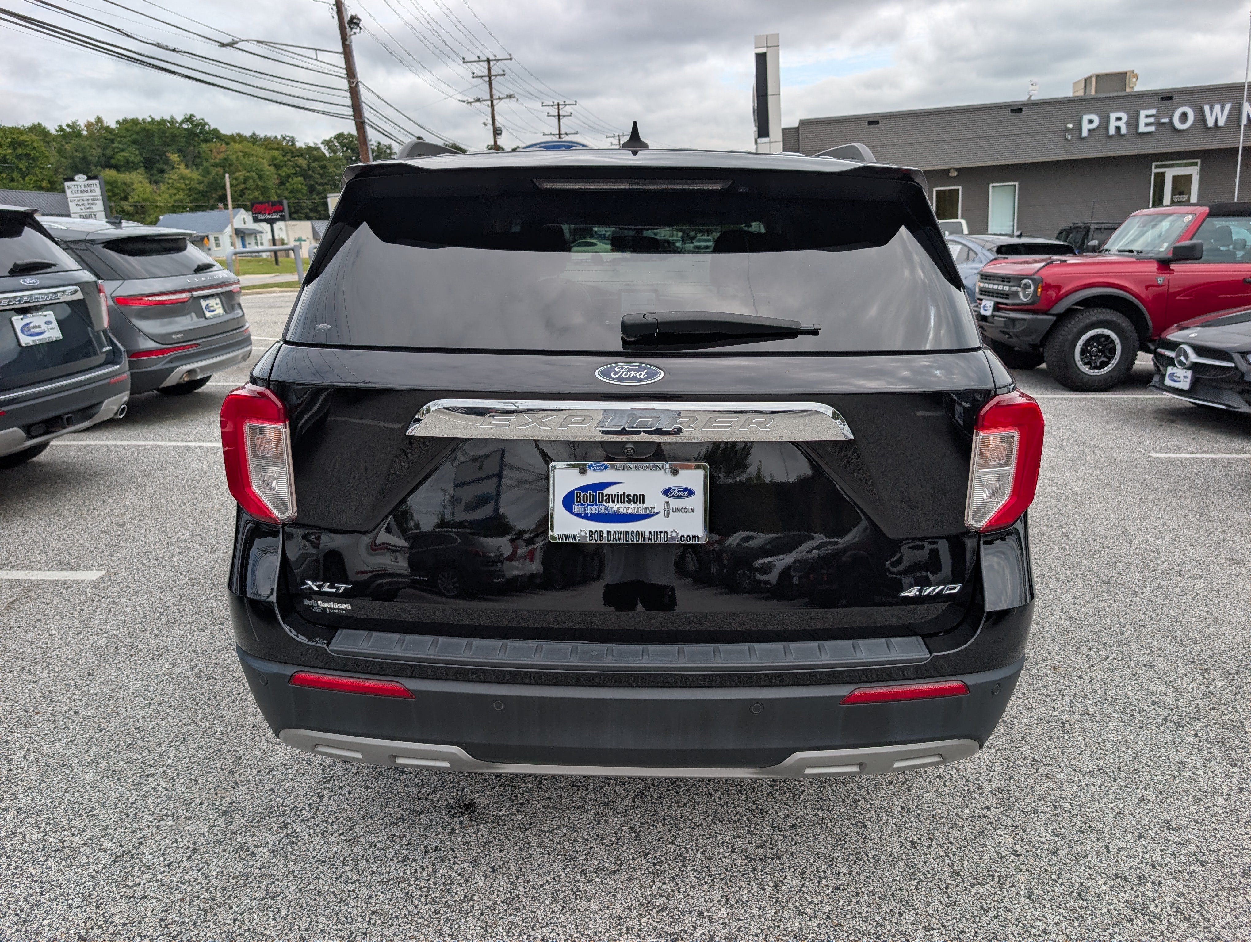 Certified 2022 Ford Explorer XLT w/ Equipment Group 202A AWD/4WD image 6
