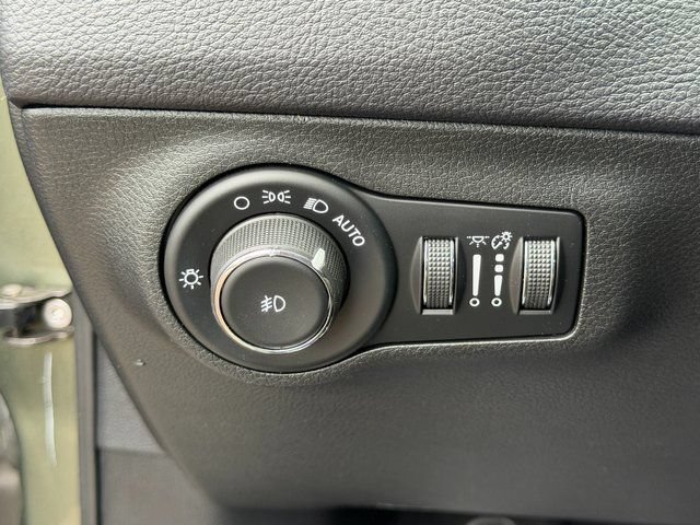 Used 2017 Jeep Compass Limited w/ Navigation Group AWD/4WD image 22