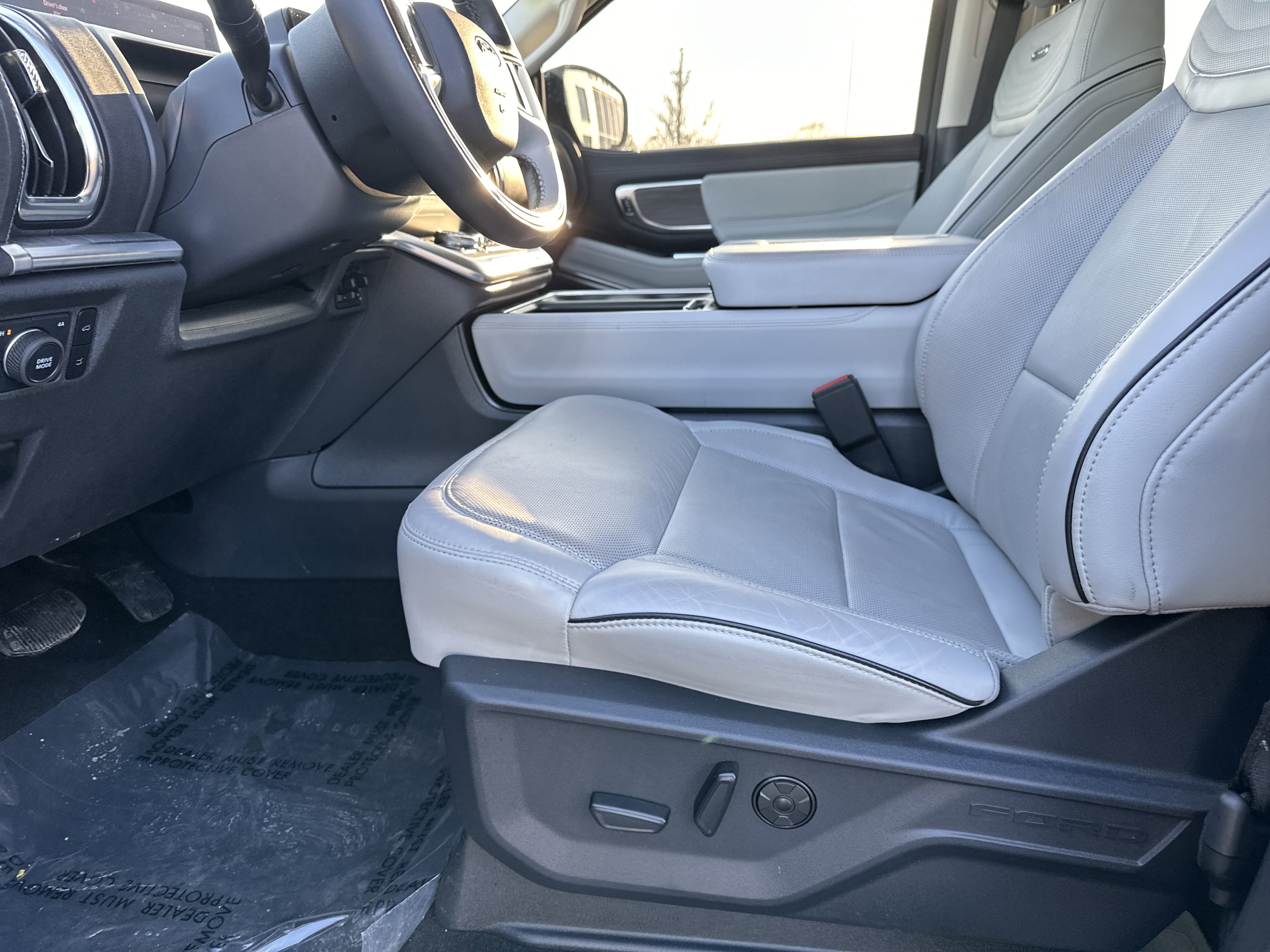 Certified 2025 Ford Expedition Platinum w/ Platinum Ultimate Package image 16