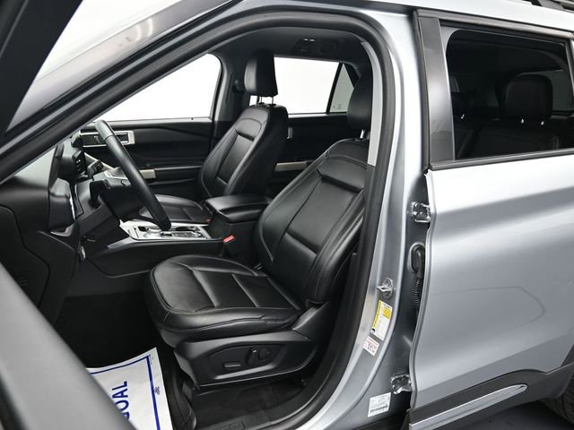 Certified 2023 Ford Explorer XLT w/ Equipment Group 202A image 11