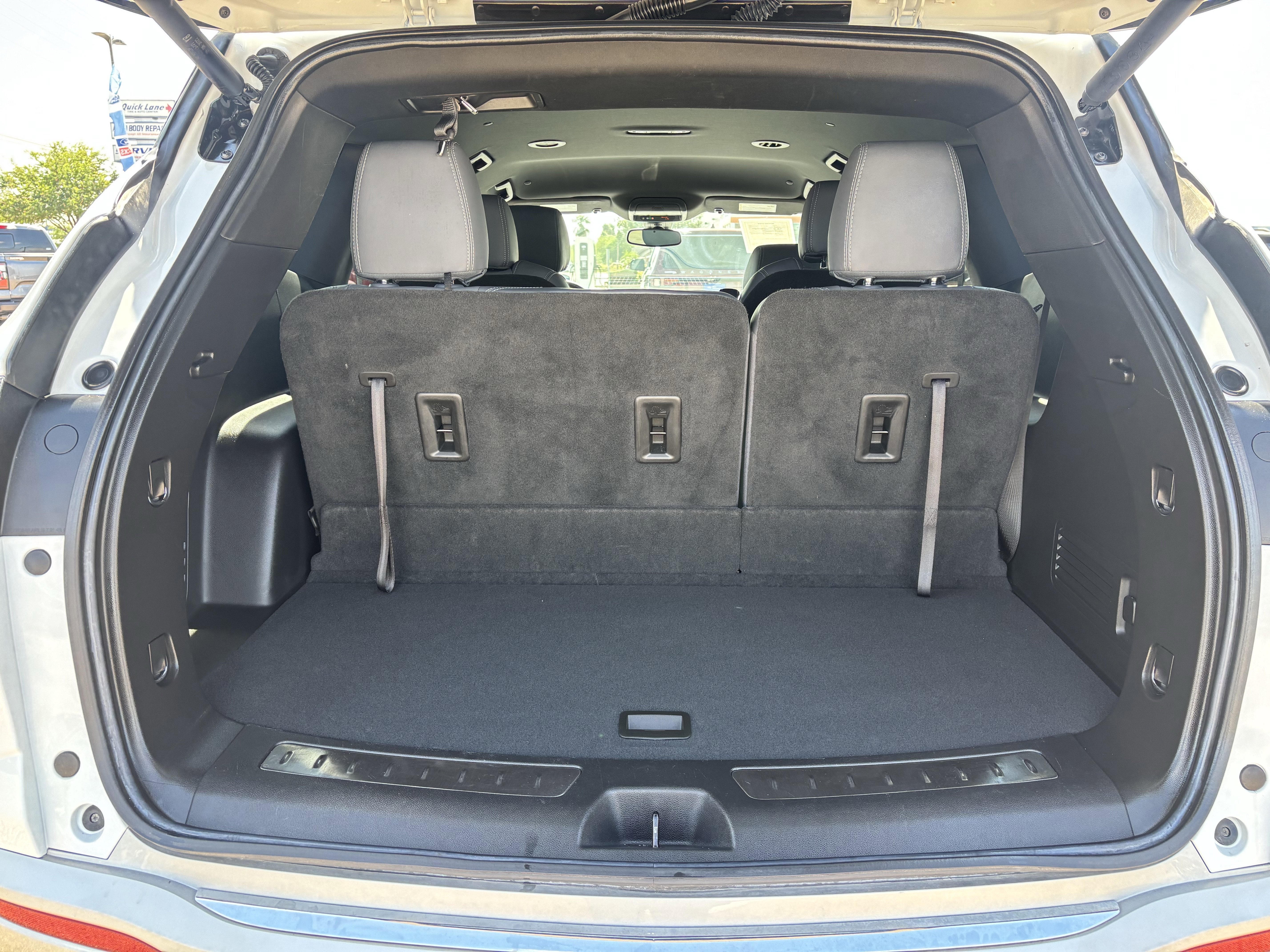 Used 2023 Buick Enclave Essence image 19