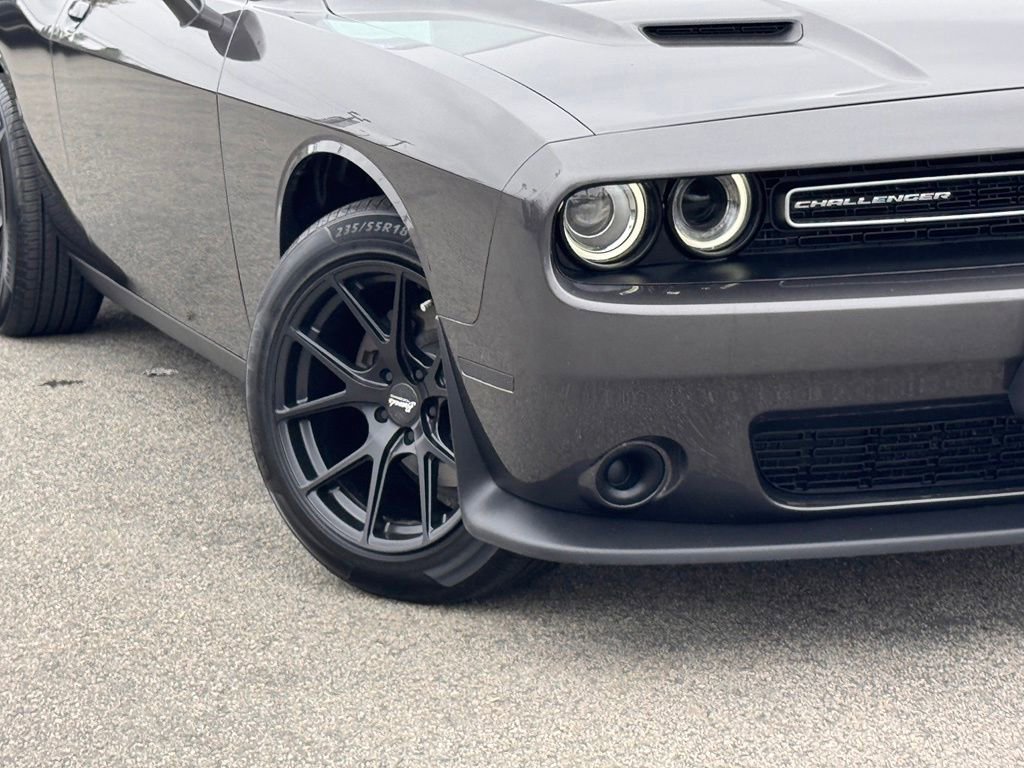 Used 2017 Dodge Challenger SXT RWD image 4