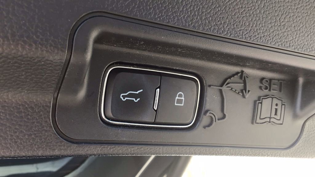 Certified 2022 Ford Explorer Limited w/ Equipment Group 301A image 11