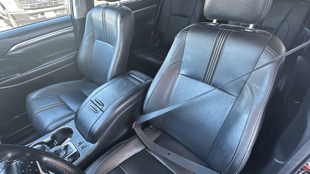 Used 2017 Toyota Highlander SE image 22