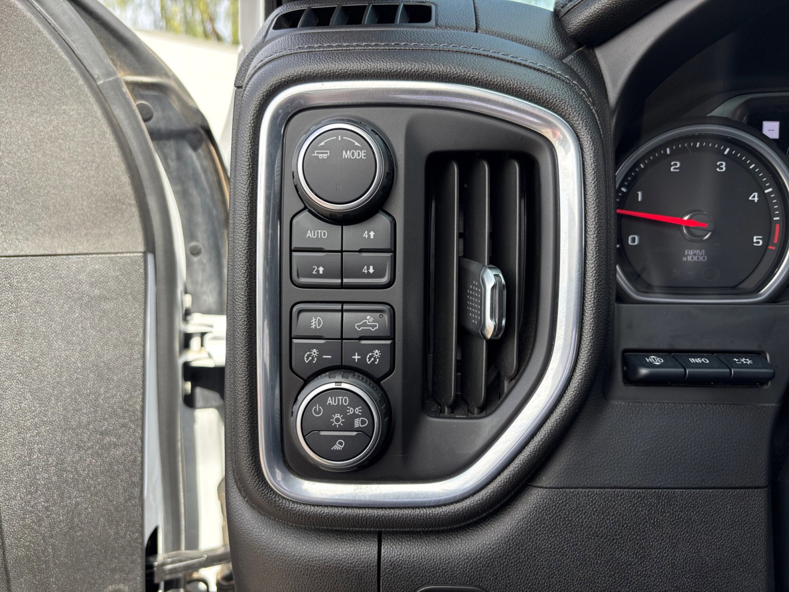 Used 2021 Chevrolet Silverado 2500 LTZ w/ LTZ Premium Package image 14