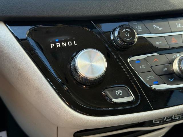 Used 2023 Chrysler Pacifica Touring-L FWD image 20