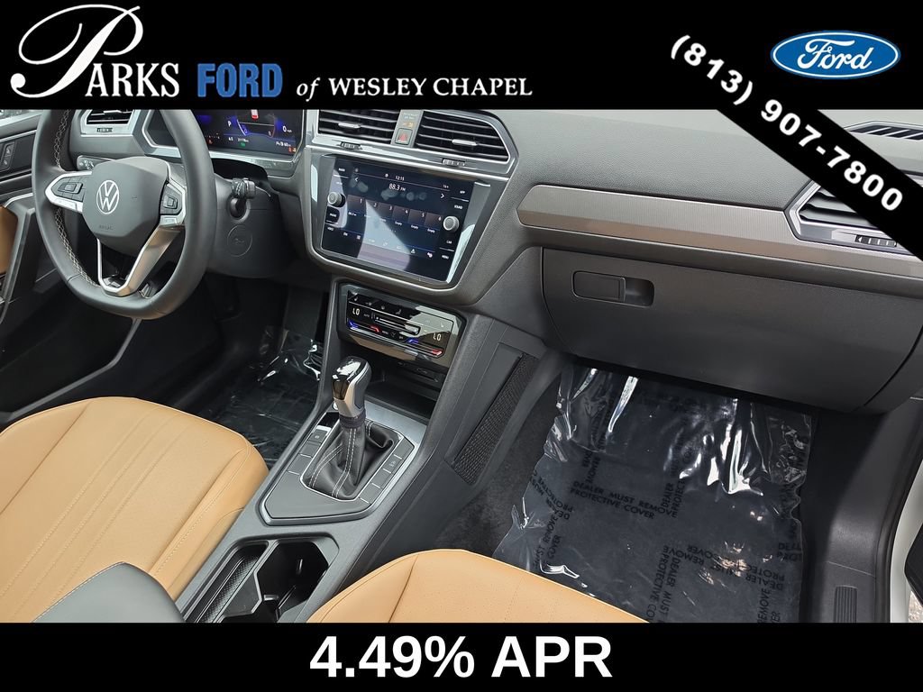 Used 2024 Volkswagen Tiguan SE w/ Panoramic Sunroof Package FWD image 11