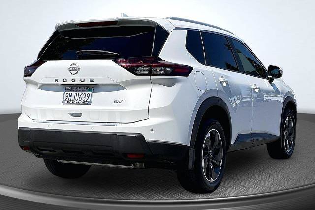 Used 2024 Nissan Rogue SV w/ SV Premium Package FWD image 2
