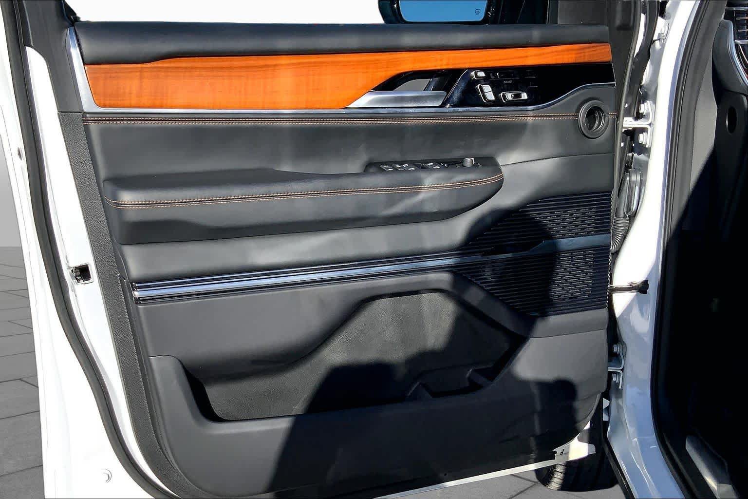Used 2024 Jeep Grand Wagoneer L Series III AWD/4WD image 22