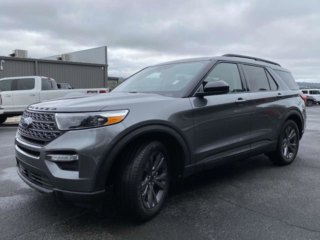 Certified 2022 Ford Explorer XLT w/ Equipment Group 202A image 8