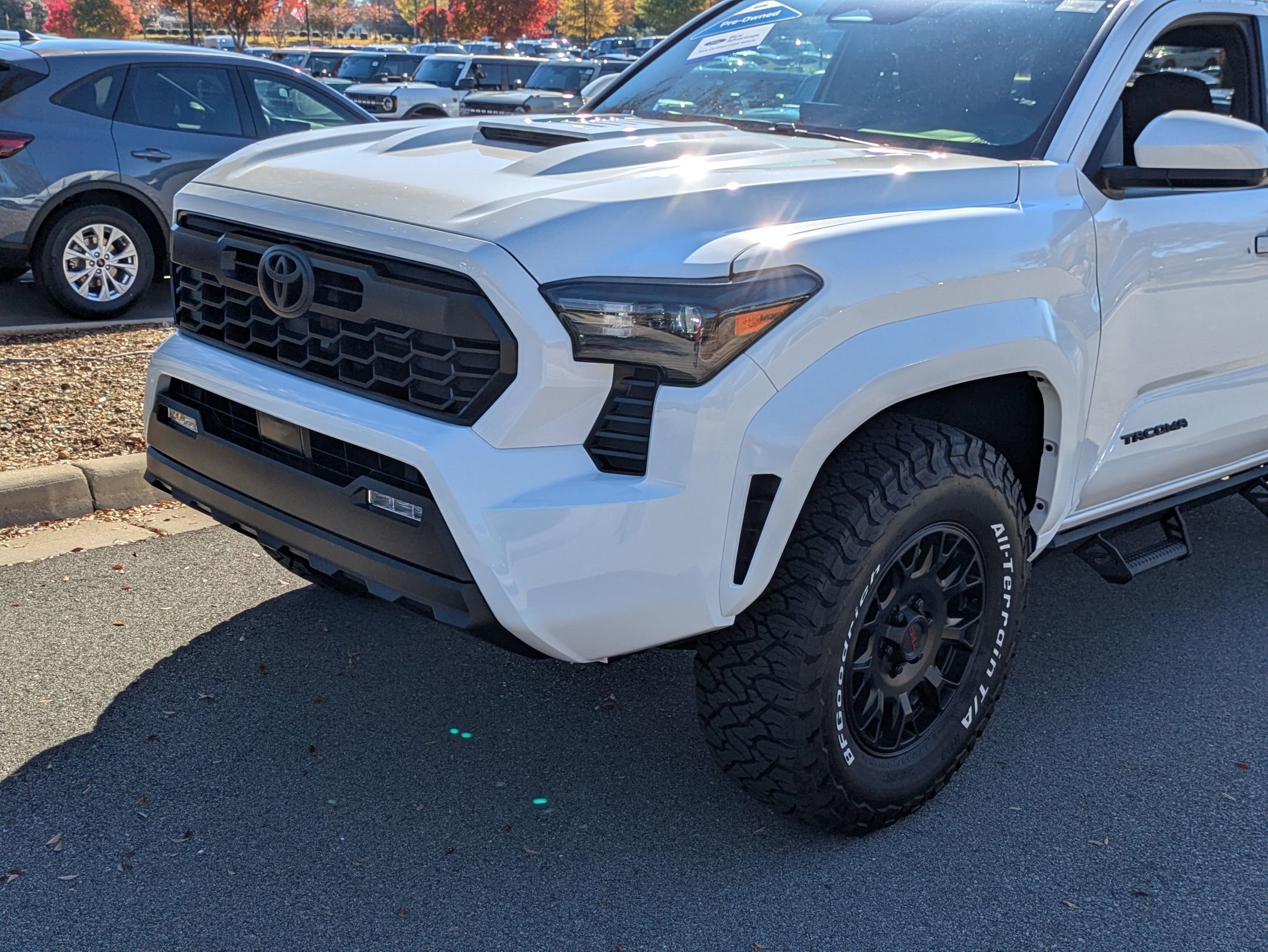 Used 2025 Toyota Tacoma TRD Sport image 2