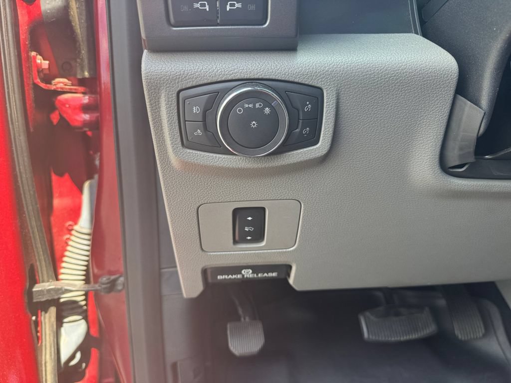 Certified 2019 Ford F250 XLT w/ XLT Premium Package AWD/4WD image 28