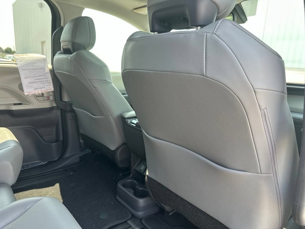 Used 2021 Toyota Sienna XLE w/ XLE Plus Package FWD image 27