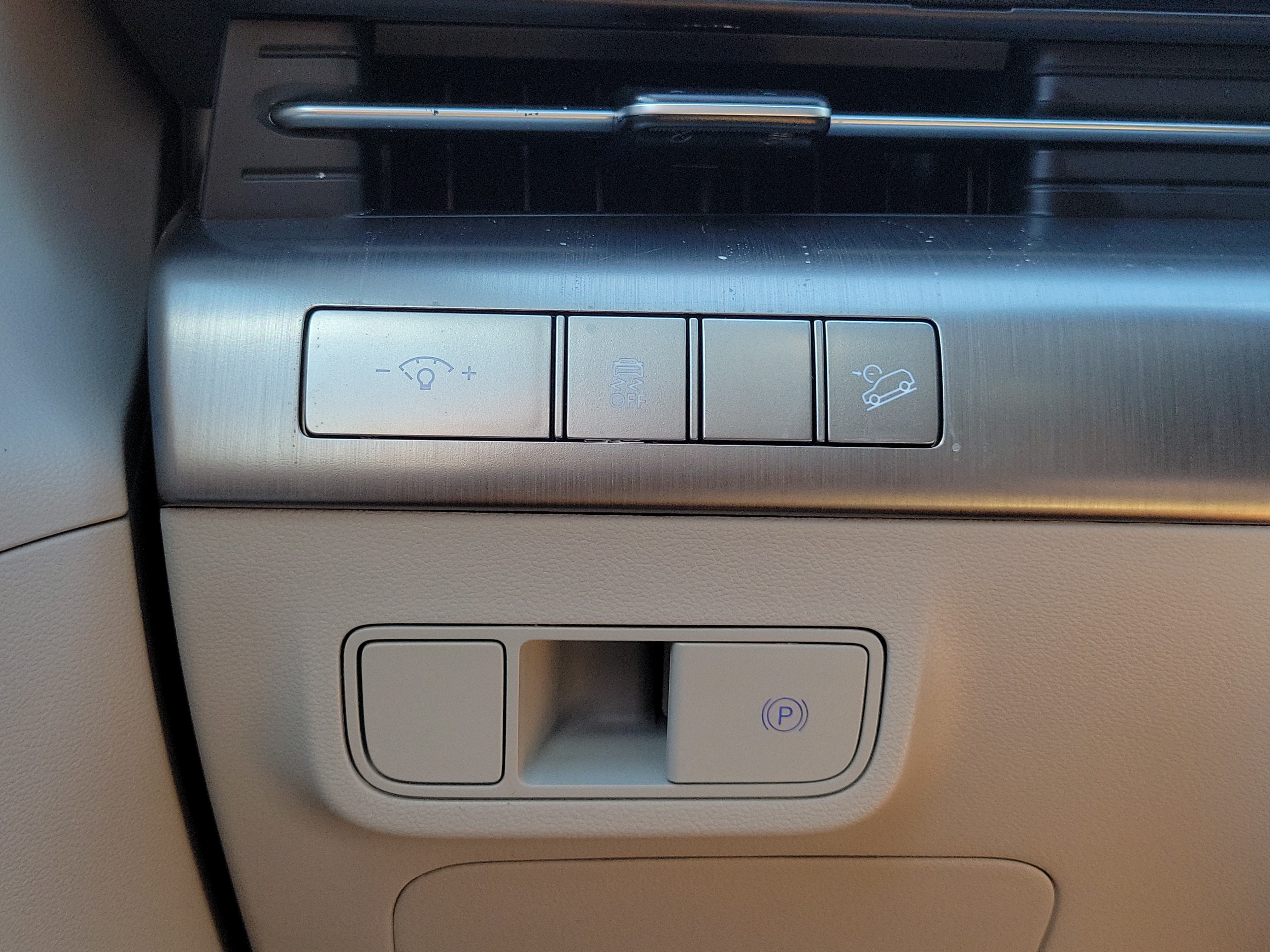Used 2025 Hyundai Kona SEL FWD image 27